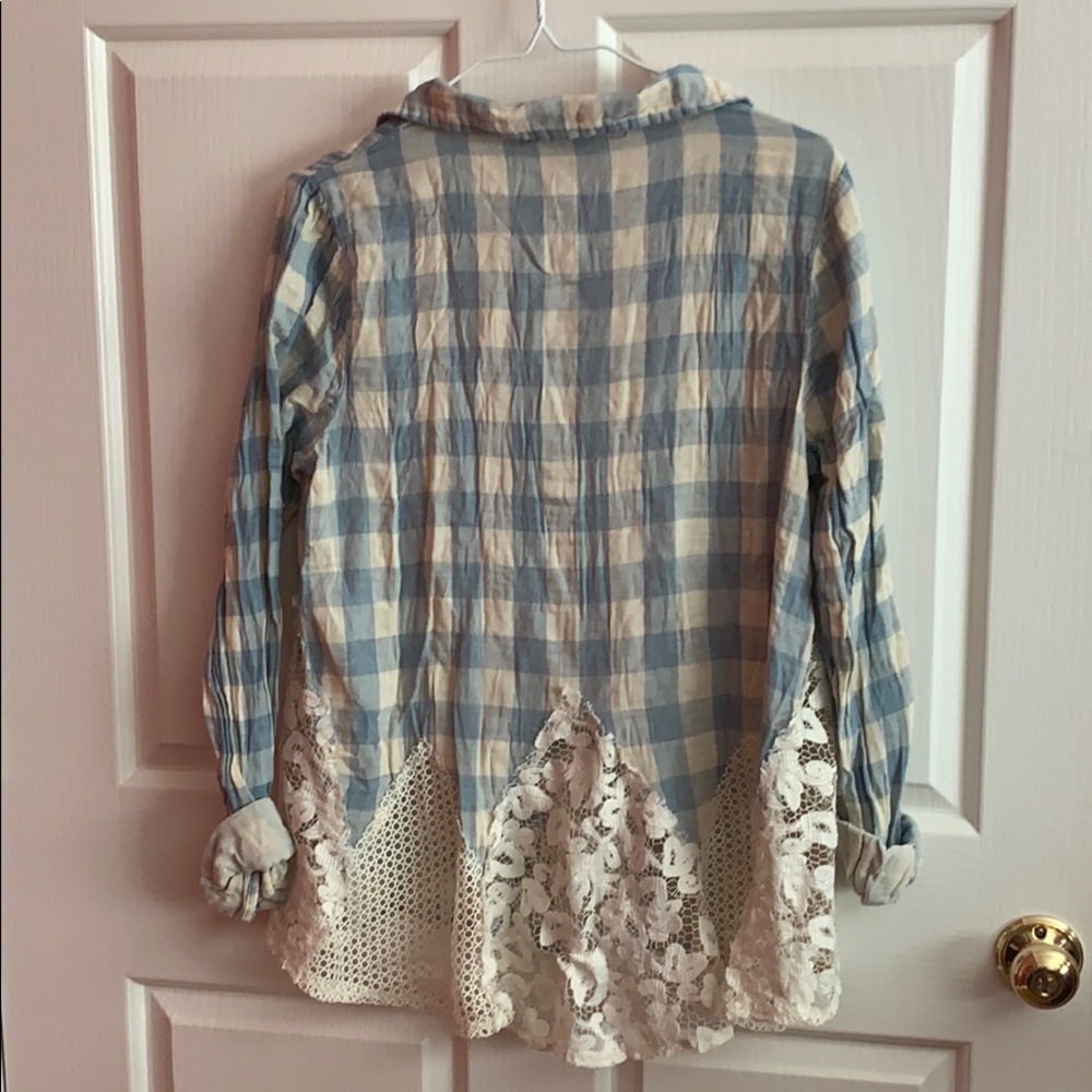 Romantic, gauze and lace blouse.